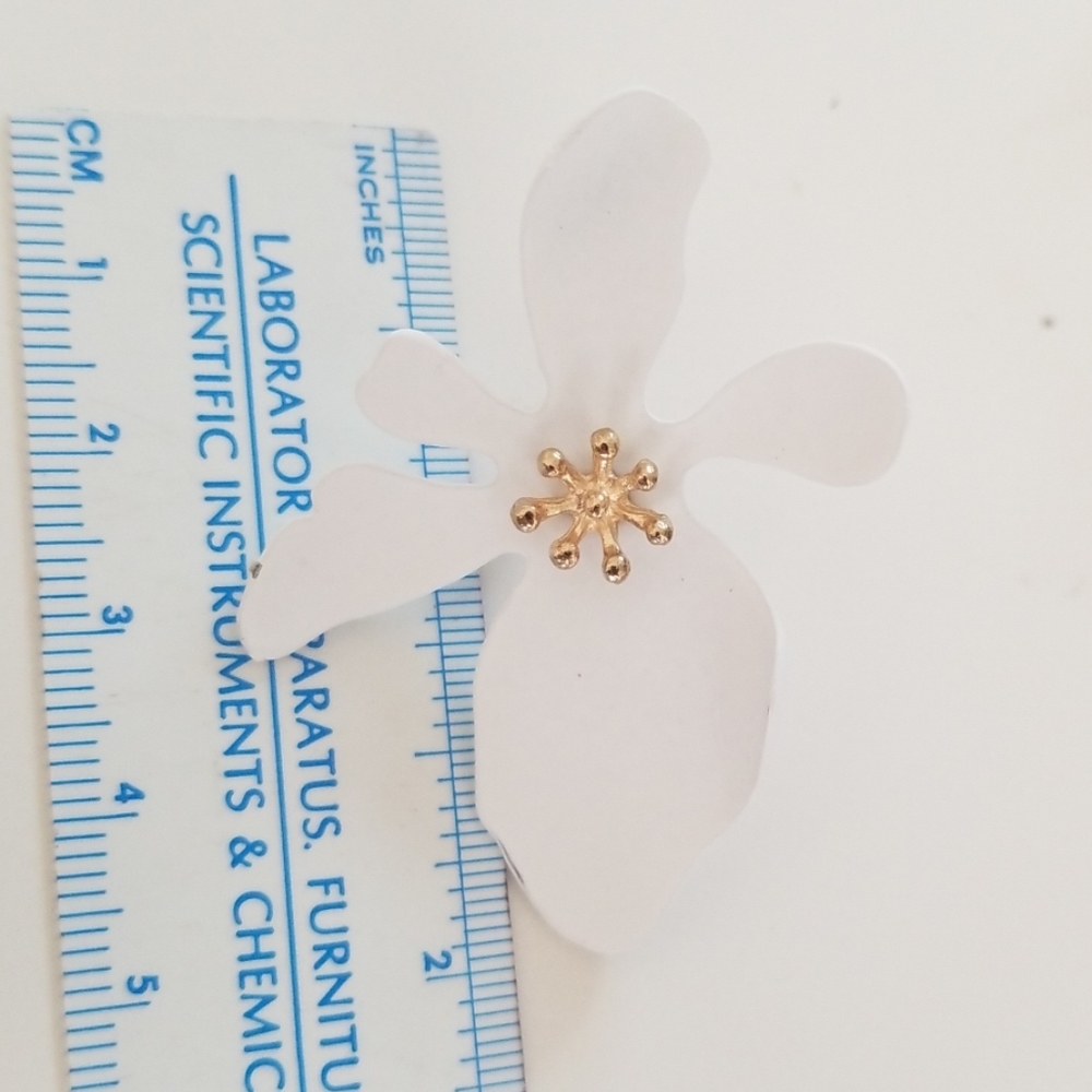 White Alloy Lily Earrings - Picture 3 of 5